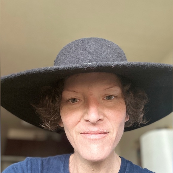 Meet your Posher, Erica - Picture 13 of 15